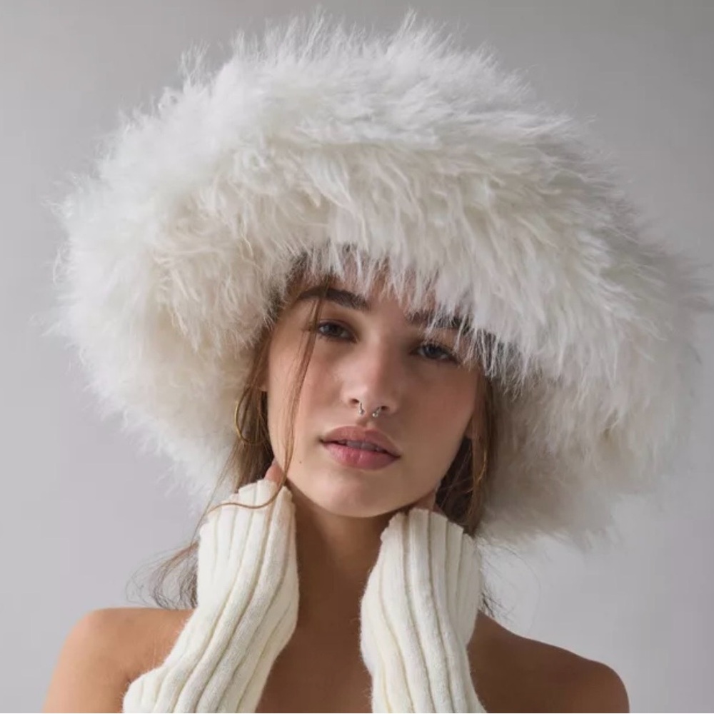 Urban Outfitters White Faux Fur Fluffy Bucket Hat